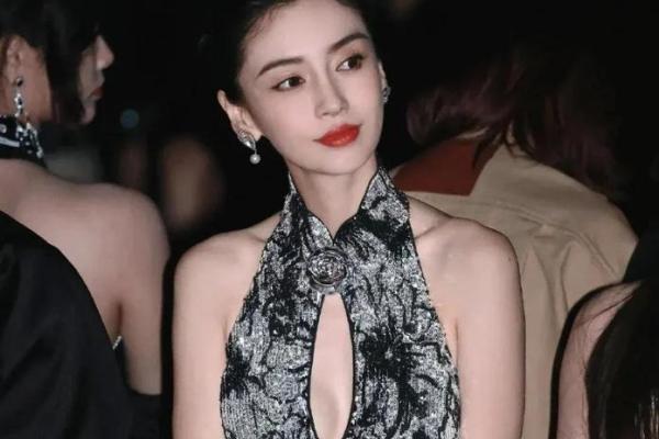 杨颖命理分析：命运密码中隐藏的成功秘诀
