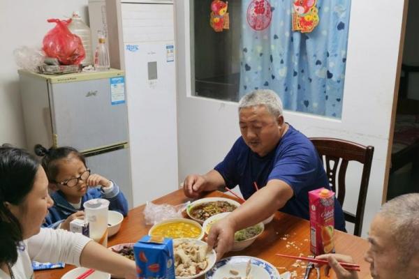 探秘德国十月节日的社会意义与家庭团聚 探秘德国十月节日的社会意义与家庭团聚