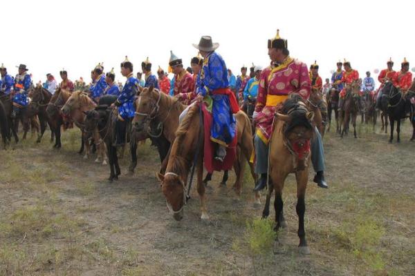 吉尔吉斯族的马术节:草原文化与骑术展示的节庆 吉尔吉斯族的马术节:草原文化与骑术展示的节庆