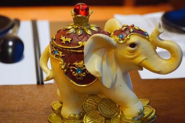 泰国民俗风情：节日里的美食与手工艺品