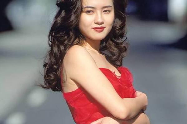 八字命理揭秘:李丽珍命运背后的暗藏玄机,如何反而扭转命运 八字命理揭秘:李丽珍命运背后的暗藏玄机,如何反而扭转命运