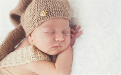 如何给2026年04月15日出生的胡姓男宝宝起个好名字？专业分析与建议