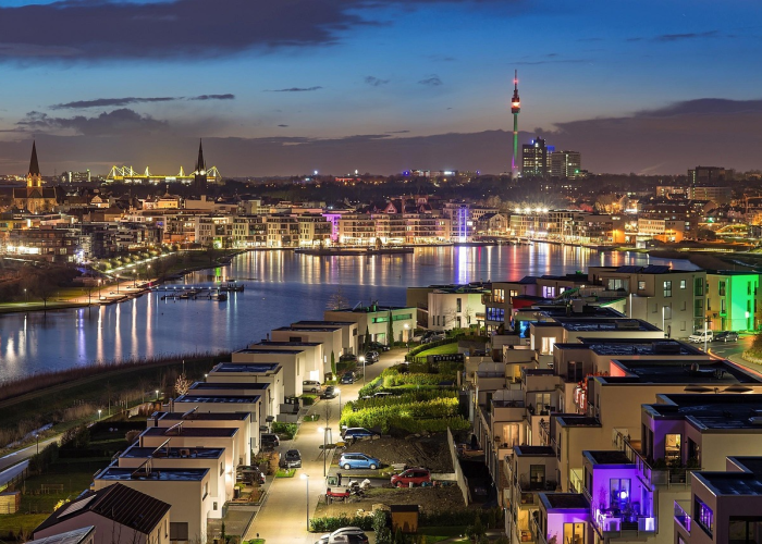 14天13工的生命刻度:疫情流调中的孤独打工史诗,与一座城市的免疫应答 14天13工的生命刻度:疫情流调中的孤独打工史诗,与一座城市的免疫应答