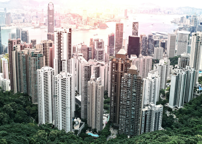 3000万监工下的推搡：压力裂缝中透出的人性光芒与国家脉搏