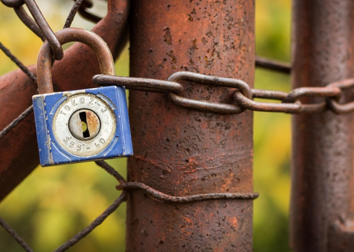 8例确诊与60份阳性：草原边境城的静默抗争，疫情时代的微观样本
