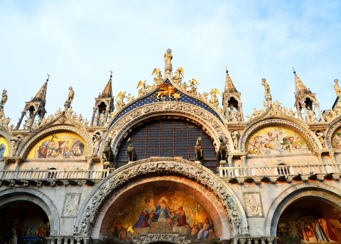 伤心的人唱着伤心情歌什么歌，伤心的人唱情歌简谱