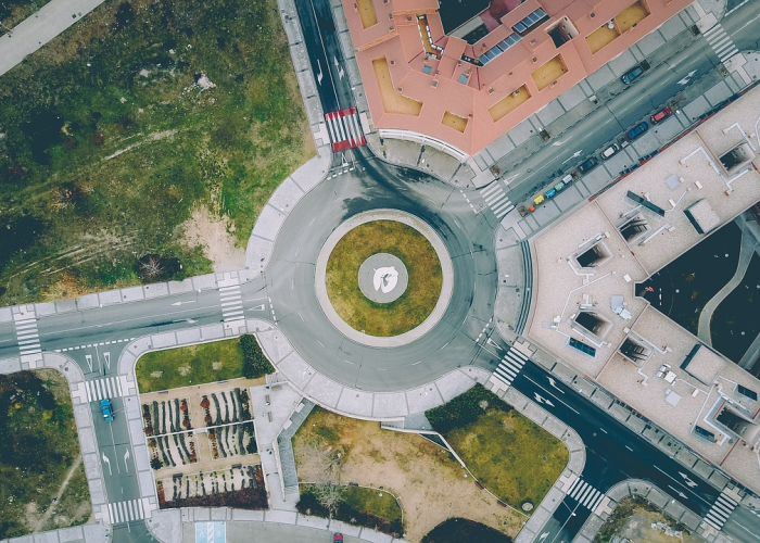 【男子围观拍照被撞,男子围观拍照被撞图片】