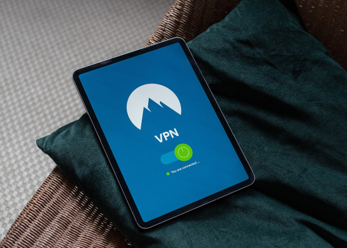 一例确诊与千万人的免疫长城:流调轨迹里的城市微光 一例确诊与千万人的免疫长城:流调轨迹里的城市微光