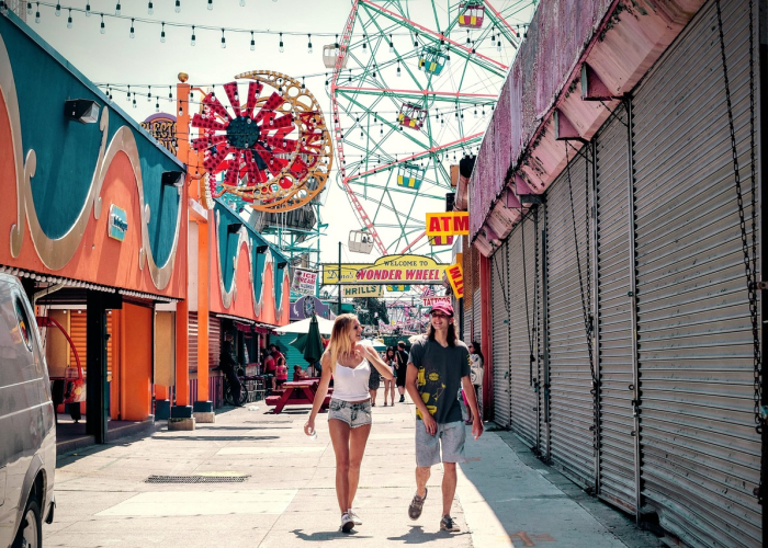 四川昨日新增132例本土确诊，市井烟火中的生命韧性，如暗夜长河不息的灯塔