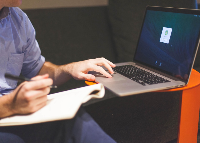 上海一家四口确诊,屋檐下的防御与一座城的微光 上海一家四口确诊,屋檐下的防御与一座城的微光