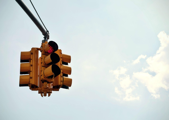 买短乘长逃票如何定罪(一确诊病例买短乘长进京被刑事立案)