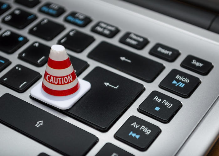 新增确诊背后的微光：疫情长河中的个体守望与治理智慧