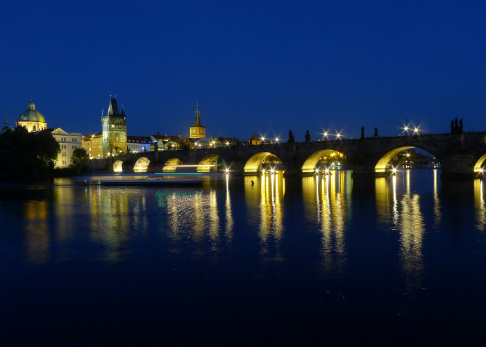 13.6万人的静默战场：天津封控区里的生命防线与微光长城