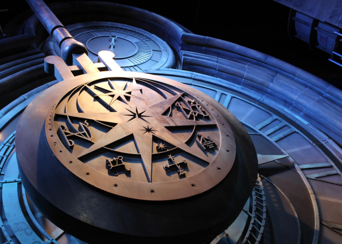 “愿有岁月可回首且以深情共白头的简单介绍