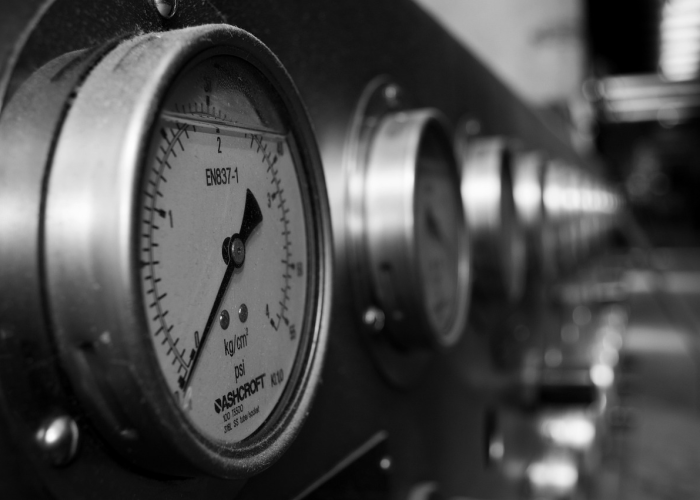 三例输入与国门防线:游子归途上的健康守望,被比喻为微澜与长堤 三例输入与国门防线:游子归途上的健康守望,被比喻为微澜与长堤