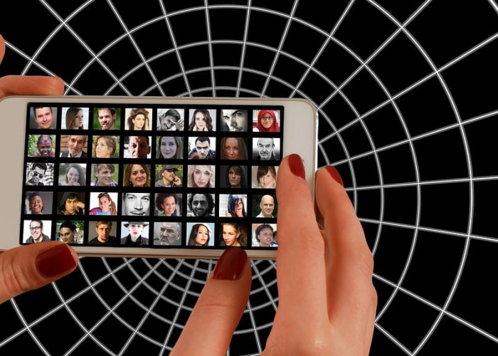 两个尾号的日常:车轮上的选择与城市潮汐的无声契约 两个尾号的日常:车轮上的选择与城市潮汐的无声契约