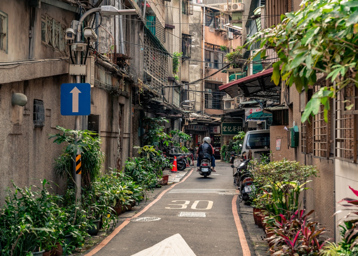 19例新增背后的城市免疫系统，个体轨迹与公共安全的脆弱平衡，一座城的呼吸与屏息