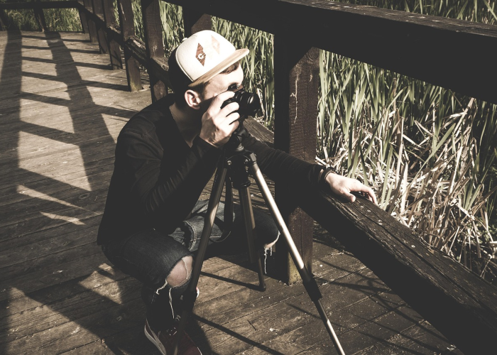 11例背后的微光：个体轨迹与防疫长城的对话，如精密网格的公共健康守护