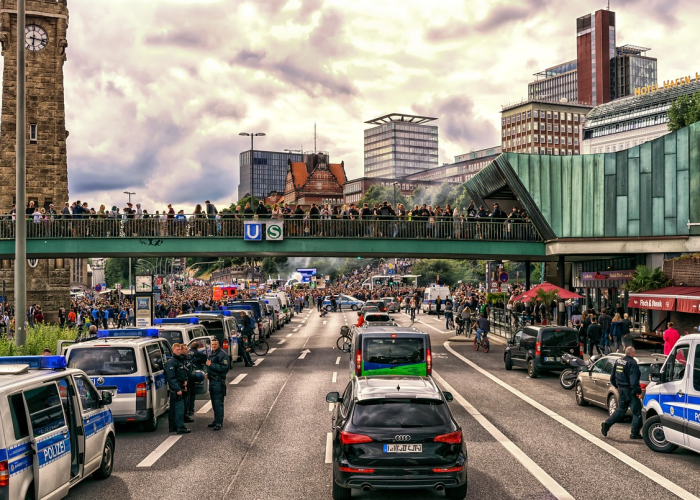千山鸟飞绝,万径人踪灭孤舟蓑笠翁,独钓寒江雪赏析，千山鸟飞绝,万径人踪灭 孤舟蓑笠翁,独钓寒江雪的意思